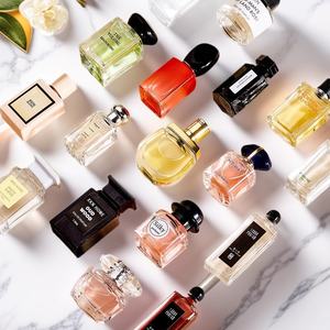 Perfume Portátil Multi-Aroma Versión Q en Oferta, Fragancia Unisex <span class=keywords><strong>de</strong></span> Larga Duración - Product Image 1