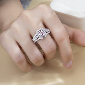 Anillo de compromiso Messi Jewelry MSR-1793 de oro de 14 quilates con zafiro rosa en forma de esmeralda - Product Image 6