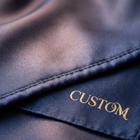 Écharpe de luxe 100 % soie de mûrier OEM/ODM, impression numérique personnalisée, foulard carré en twill, foulard de tête en satin, bandana, vente en gros d'usine