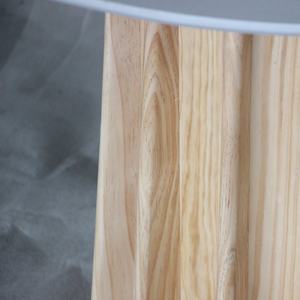 Mesa de Comedor de Estilo Moderno con Cubierta de Concreto y Patas de Madera Sólida para Comedor - Product Image 4