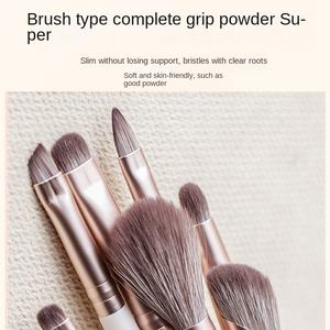 Little Fish 8 pièces ensemble de pinceaux de maquillage pour le visage avec cheveux synthétiques pinceaux super doux portables pour les outils de beauté anti-cernes ombre à paupières - Product Image 3