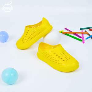 AP5815 Sandales de plage et de yoga unisexes en EVA rouge pomme, imperméables, souples, légères, antidérapantes, pour la maison, la salle de bain, l'extérieur, l'hiver - Product Image 3