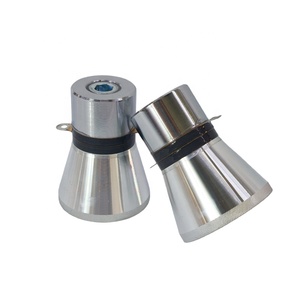 Émetteur ultrasonique PZT4 25kHz 60W pour le nettoyage des injecteurs de bloc moteur dans un réservoir ultrasonique - Product Image 5
