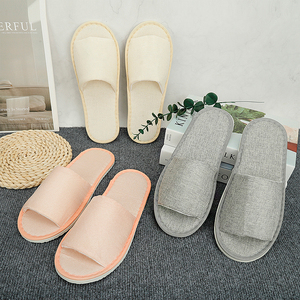 Vente en gros <span class=keywords><strong>d</strong></span>'usine de pantoufles personnalisées en lin gris rose pantoufles jetables respirantes pour <span class=keywords><strong>appartement</strong></span> <span class=keywords><strong>d</strong></span>'invités à bout ouvert avec logo - Product Image 3