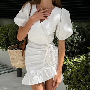 <span class=keywords><strong>เด</strong></span><span class=keywords><strong>รส</strong></span>ผูกเชือกสไตล์เรียบง่าย ฤดูร้อน ฤดูใบไม้ร่วง กระโปรงสีขาวแขนพองแบบใหม่ - Product Image 1