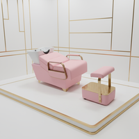 Équipement de salon de beauté au design moderne rose : Lit de lavage semi-allongé thaïlandais avec bac à shampoing et chaise avec repose-pieds