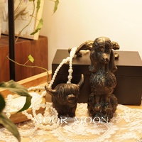 Ensemble de statues de vache des Highlands et de chien caniche en résine brossée antique, artisanat animal texturé rétro durable, décoration intérieure pour salon