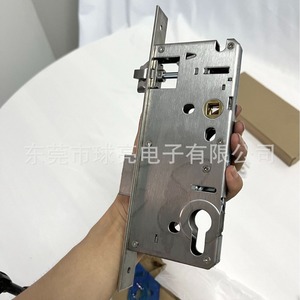 กุญแจล็อคอัจฉริยะ Qleung 6085 ตัวล็อคสแตนเลส พร้อมระบบสแกนลายนิ้วมือและรหัสผ่าน เพื่อความปลอดภัยของประตู - Product Image 3