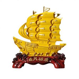 งานประติมากรรมเรซิ่นสไตล์ศิลปะพื้นบ้านลายเรือใบเรียบหรู ของตกแต่งตู้ไวน์เสริมมงคล ของสะสมสำหรับห้องนั่งเล่นหรือสำนักงาน บ้านใหม่ - Product Image 1