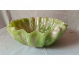 Compre un tazón decorativo de resina multicolor con borde ondulado, un tazón moderno para servir frutas, bocadillos, dulces y decoración de mesa para el hogar. - Product Image 4