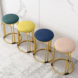 Taburetes redondos apilables para el hogar, sala de estar, diseño minimalista moderno, marco dorado, asiento de terciopelo, uso para adultos - Product Image 1