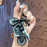 Porte-clés créatif en forme de mini moto de dessin animé, petit cadeau pendentif pour sac à dos d'enfant et clé de voiture
