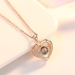 <span class=keywords><strong>Romantique</strong></span> Couples Bijoux Kolye Argent Personnalisé <span class=keywords><strong>Photo</strong></span> 100 Langues Je T'aime Projection Collier pour Femmes - Product Image 4