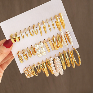 Nouvel ensemble de boucles d'oreilles créoles tendance en alliage, perles et papillons en acrylique pour femmes, bijoux creux en alliage de zinc - Product Image 4