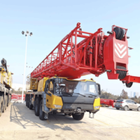 Nouvelle grue mobile tout-terrain SAC2000C8-8 de 200 tonnes avec une hauteur de levage de 116 m, boîte de vitesses et composants essentiels du moteur