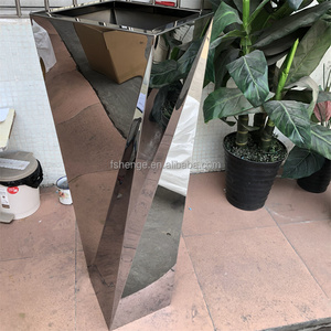 Jarrón de Piso Grande de Lujo Moderno Dorado para Decoración del Hogar, Macetas Decorativas Altas para Interiores, Jardinera de Metal Elegante para Uso en Interiores - Product Image 3