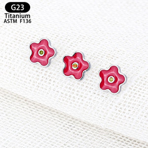 Clous d'oreilles en titane G23 Yunnique, motif fleur, bijoux de piercing rouges conformes à la norme ASTM F136 - Product Image 1