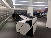 Centre de commande de meubles de salle de contrôle de centre de fonctionnement de réseau de bureau moderne multifonctionnel sur mesure ergonomique