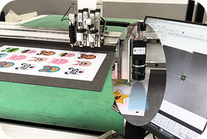 Nhà máy cung cấp <span class=keywords><strong>CNC</strong></span> nhãn Máy cắt KT Board dấu hiệu Máy Cắt nhãn cắt kỹ thuật số dán máy cắt - Product Image 3