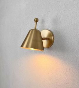 Aplique de pared de latón hecho a mano con acabado en latón crudo. Lámpara hecha a mano de inspiración vintage. - Product Image 5