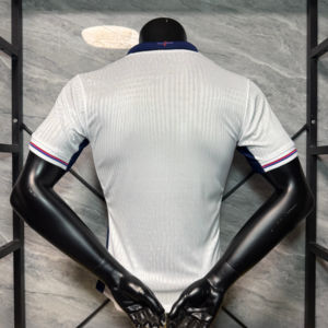 ชุดทีมฟุตบอลทีมชาติอังกฤษเหย้าฟุตบอลโลก 2026 - เสื้อผ้ากีฬาคุณภาพสูง พร้อมบริการปรับแต่งส่วนบุคคล - Product Image 2