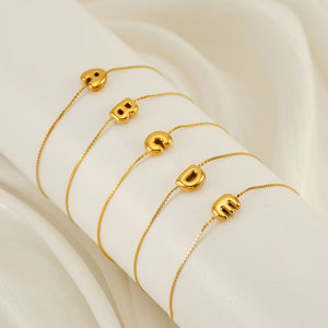 Pulseras y Brazaletes de Moda al por Mayor de Acero Inoxidable 316L con Baño de Oro de 14k y 18k, Pequeños y Delicados con Letras para Mujer - Product Image 1