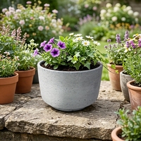 Jardinière pour plantes d'intérieur et d'extérieur, gris moyen mat, texture poreuse brossée, résine de poudre de pierre, imitation béton, côtés droits, conique