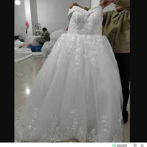 Princess V-neck Classic Ball Gown Floor-Length Natural Waistline <b>Applique</b> Lace Flowers Bride Wedding Dress 100% Polyester - Product Image 4