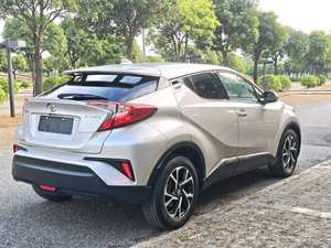 SUV crossover d'occasion : <span class=keywords><strong>Toyota</strong></span> <span class=keywords><strong>CHR</strong></span> 2.0L 2018, garniture de toit ouvrant de pointe, <span class=keywords><strong>design</strong></span> accrocheur, excellent pour la conduite en ville, faible coût - Product Image 3