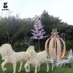 Décoration de Noël pour centre commercial en plein air, chariot de chevaux avec motif lumineux LED - Product Image 2