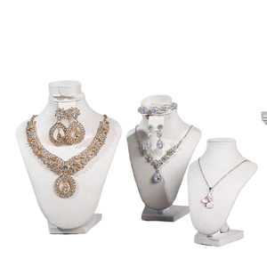 Mannequin de présentation de bijoux en velours, support de collier autoportant, présentoir à bijoux pour boutique, exposition et photographie - Product Image 1