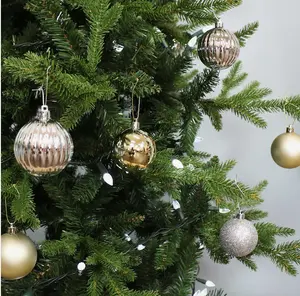 Venta al por mayor barato patrón personalizado árbol de Navidad decoración adornos bolas BOLA DE Navidad