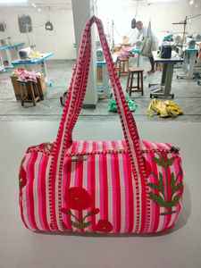 Bolsa de Viaje de Fin de Semana de Lujo Hecha a Mano, con Estampado de Bloques de Algodón, Acolchada, de Gran Capacidad, Resistente, para Deportes, Viajes, Gimnasio, Yoga - Product Image 4