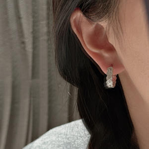 Boucles d'oreilles en argent pur S925 micro-incrustées de zircon, motif vague vintage simple et tendance, boucles d'oreilles élégantes, bagues de mode de niche - Product Image 3