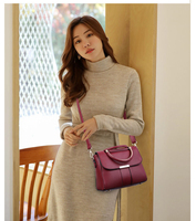 Sac à bandoulière carré plissé minimaliste pour femme en cuir PU souple avec garniture métallique, grande capacité, idéal pour les trajets quotidiens, sac à main esthétique