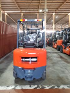 Oferta en Buenos Aires: Montacargas <span class=keywords><strong>HELI</strong></span> CPD25 de 2.5t con batería de litio, mástil de 4m, neumáticos sólidos, cabina y 3 válvulas - Product Image 2