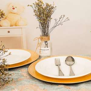 イベント用の再利用可能な13インチの丸みを帯びたイエローゴールドのプラスチック製の結婚式のビーズの充電器プレート - Product Image 5