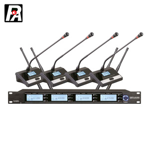 Professional <strong>4</strong>-Channel Wireless <strong>Microphone</strong> <strong>System</strong> for Studio Recording and Other Purposes - Product Image 3