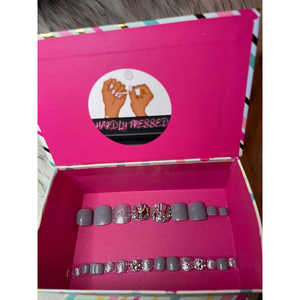 Ensemble de faux ongles pour les orteils avec paillettes grises et diamants (24 ongles) - Product Image 1