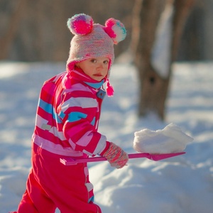 Grandes pelles à neige rouges avec pelle et manche en plastique pour enfants - Vente en gros de pelles à neige en plastique, meilleur cadeau pour les jeux d'<span class=keywords><strong>hiver</strong></span> en extérieur - Product Image 4