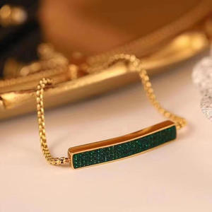 Brazalete de Cadena Ajustable de Acero Inoxidable Chapado en Oro con Barra de Cristal Verde para Mujer, Regalo para Fiesta - Product Image 4