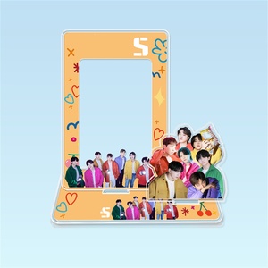 KPOP Stray Kids V SUGA JK CORTIS IVE Stand ITZY IU ILLIT ZB1 TWS Figura de Acrílico con Soporte para Tarjetas, Decoración de Escritorio para Fans - Product Image 1