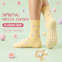 Chaussettes de Pilates antidérapantes en coton avec motif cœur de la Saint-Valentin, personnalisables, avec grip en silicone, pour le yoga, vente en gros, logo OEM personnalisé, en vrac