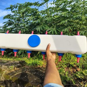 Nuevo Alimentador Automático de Leche para Lechones y Cabritos de Silicona de Doble Cara con 12 Tetinas y Capacidad de 8L - Product Image 3