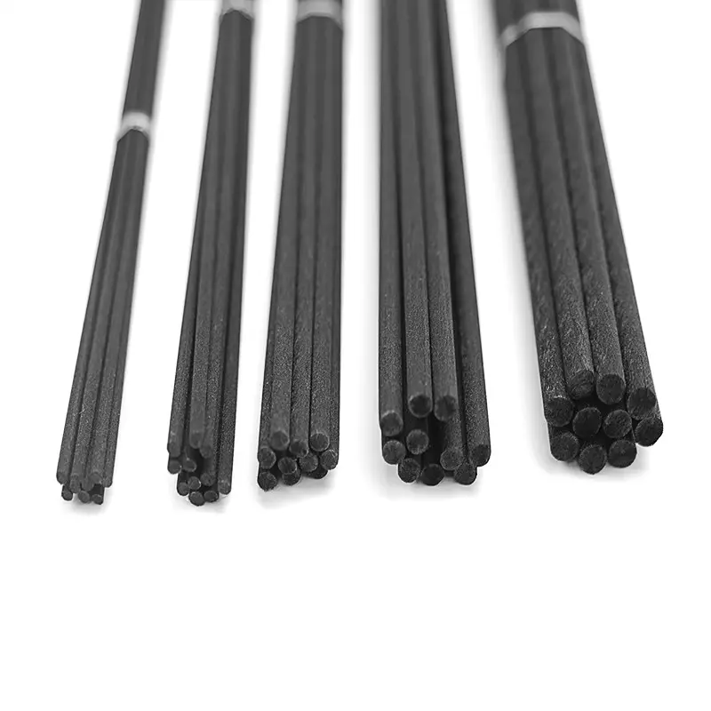 नि:शुल्क नमूना आवश्यक तेल सुगंध डिफ्यूज़र स्टिक काले सफेद लकड़ी के रंग सिंथेटिक फाइबर रीड प्राकृतिक रतन स्टिक