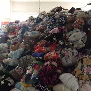 Prezzo più economico della fabbrica vendita calda 100% poliestere corallo pile stock <span class=keywords><strong>accappatoio</strong></span> stock <span class=keywords><strong>accappatoio</strong></span> - Product Image 5