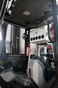 Nouvelle pelle sur chenilles avec dragage de vieux bassins, déblaissement du lit de la route, l'équipement est léger et facile à transporter - Product Image 4