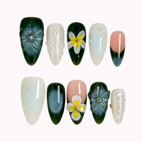 Ongles à presser en acrylique faits main vert foncé dégradé, avec décorations 3D en plumeria et perles coquillage en relief, forme amande, personnalisables