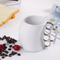 Tasse en forme de poings de boxeur - Tasse à café fantaisie en céramique noire et dorée pour l'autodéfense, Tasse unique en forme de poings de boxeur pour collectionneurs
