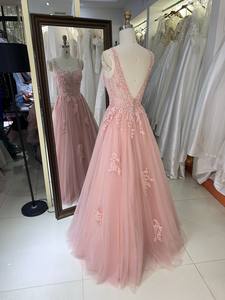 أحدث تصميم ، فستان سهرة بلون وردي بالجملة مطرز بالزهور ومزينة بالخرز ، فستان سهرة للحفلات - Product Image 3